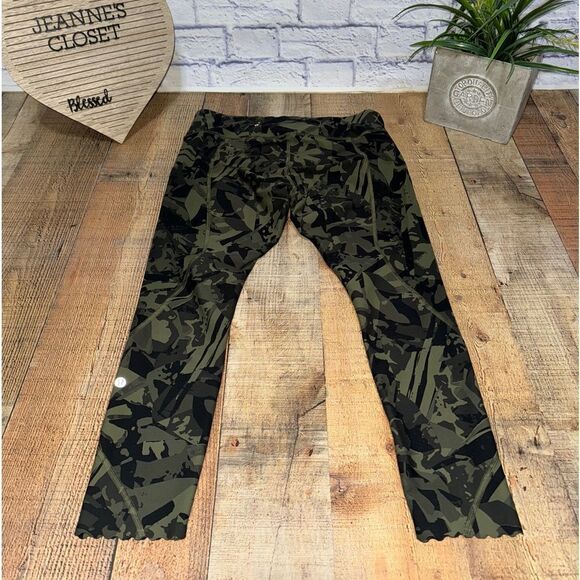 Lululemon Tight Stuff Tight
Pop Cut Fatigue Green Black - Picture 2 of 14